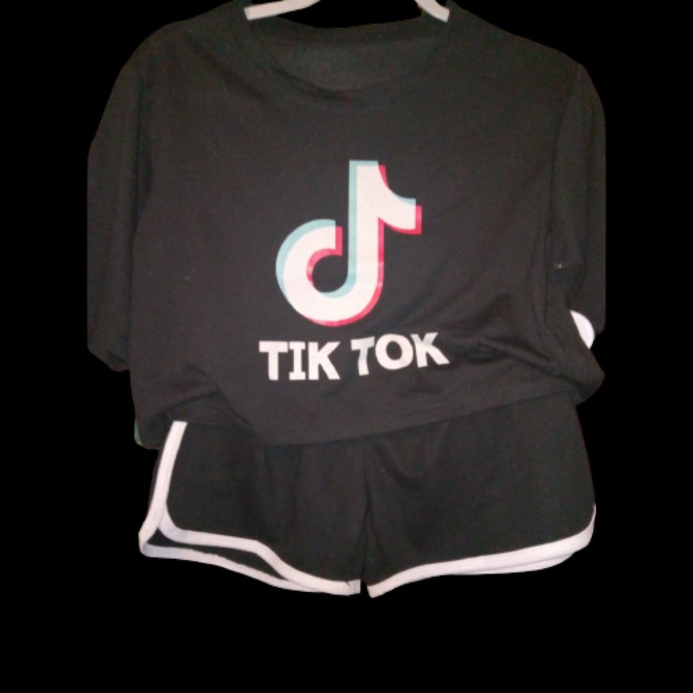 BRAND NEW TIK-TOK 2PC SHORT OUTFIT SIZE MEDIUM